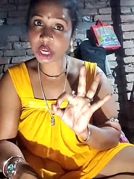 Snapshot of Hotty-dola chatting on 02/05/25, 03:52 Hotty-dola online show from 02/05/25, 03:52