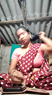 Snapshot of Hotty-dola chatting on 03/02/25, 04:21 Hotty-dola online show from 03/02/25, 04:21