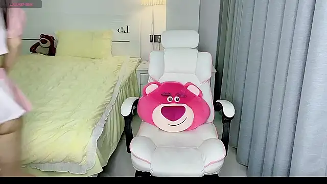 Snapshot of -Wendy__ chatting on 02/03/25, 12:25 -Wendy online show from 02/03/25, 12:25