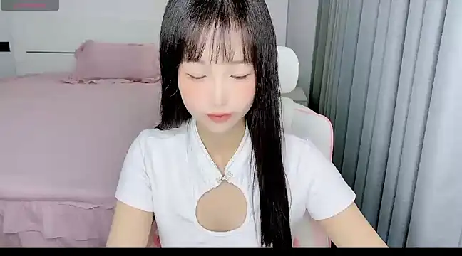 Snapshot of -Wendy__ chatting on 02/07/25, 02:26 -Wendy online show from 02/07/25, 02:26