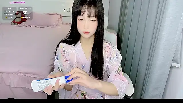 Snapshot of -Wendy__ chatting on 02/08/25, 02:16 -Wendy online show from 02/08/25, 02:16