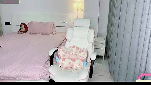 Snapshot of -Wendy__ chatting on 02/13/25, 11:04 -Wendy online show from 02/13/25, 11:04