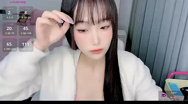 Snapshot of -Wendy__ chatting on 02/14/25, 03:05 -Wendy online show from 02/14/25, 03:05