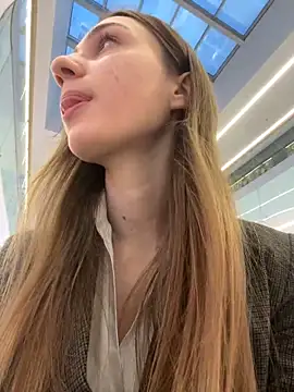 Lia  Love online show from 12/04/24, 01:09