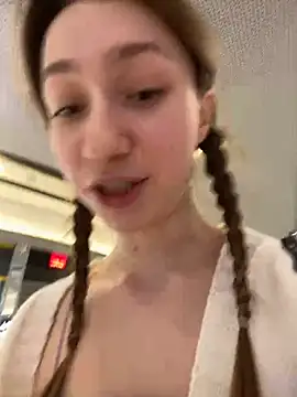 Lia  Love online show from 02/11/25, 03:18