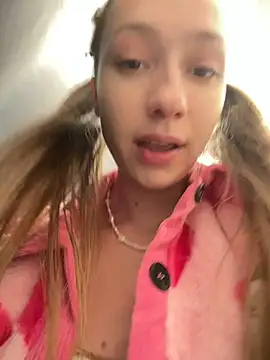 Lia  Love online show from 03/10/25, 01:10