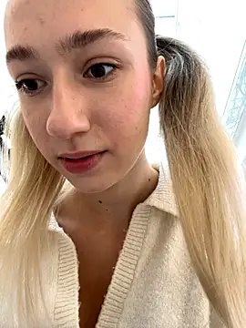 Lia  Love online show from 09/13/25, 11:10