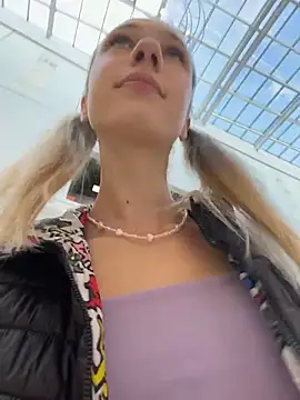 Lia  Love online show from 09/17/25, 01:13