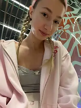 Lia  Love online show from 10/28/25, 12:09