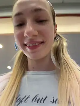 Lia  Love online show from 12/14/25, 09:03