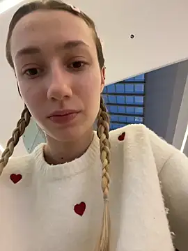 Lia  Love online show from 12/16/25, 01:05