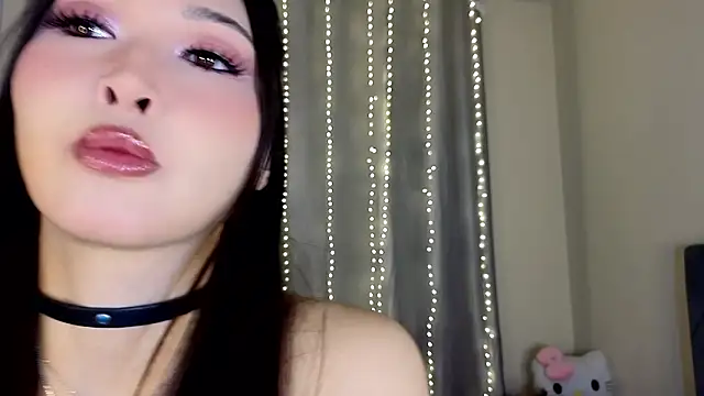 Snapshot of honey_yani chatting on 02/14/26, 11:56 honey yani online show from 02/14/26, 11:56