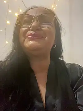 Snapshot of GiaNahomi chatting on 01/01/25, 11:18 GiaNahomi online show from 01/01/25, 11:18