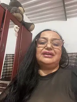 Snapshot of GiaNahomi chatting on 01/06/25, 11:31 GiaNahomi online show from 01/06/25, 11:31