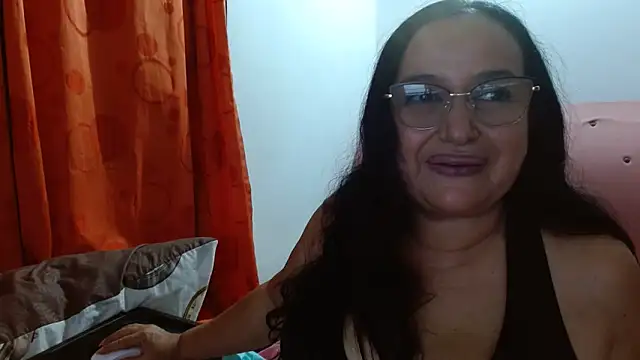Snapshot of GiaNahomi chatting on 02/07/25, 03:01 GiaNahomi online show from 02/07/25, 03:01