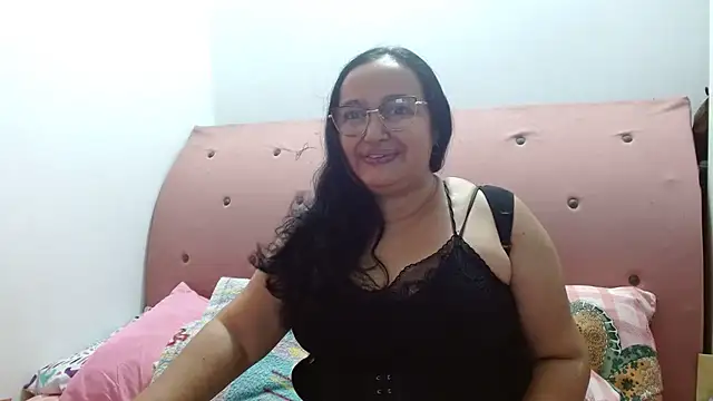 Snapshot of GiaNahomi chatting on 02/23/25, 10:53 GiaNahomi online show from 02/23/25, 10:53