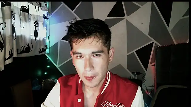 Snapshot of samael1107 chatting on 12/23/24, 10:01 samael1107 online show from 12/23/24, 10:01