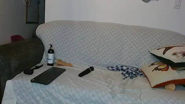 Snapshot of Vanessa_Aniston chatting on 11/11/25, 09:09 Vanessa Aniston online show from 11/11/25, 09:09