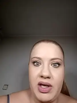 Snapshot of angelcurvy chatting on 11/07/25, 06:08 angelcurvy online show from 11/07/25, 06:08