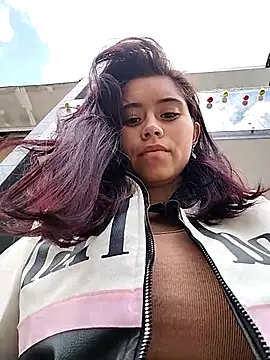 Snapshot of Alexandra_65 chatting on 12/17/25, 02:45 Alexandra 65 online show from 12/17/25, 02:45