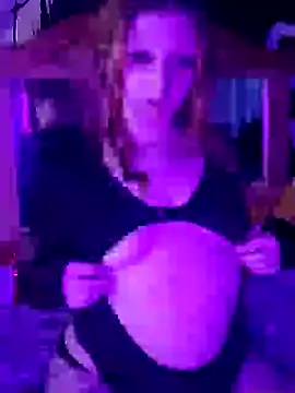 Snapshot of angel_star420864 chatting on 03/05/25, 04:13 angel star420864 online show from 03/05/25, 04:13