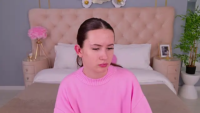 milaleoneli online show from 03/03/25, 12:37