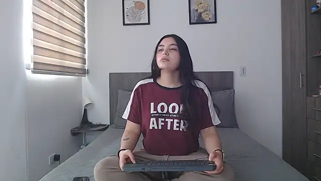 Snapshot of Scarlett_Jazmin chatting on 05/27/26, 02:25 Scarlett Jazmin online show from 05/27/26, 02:25