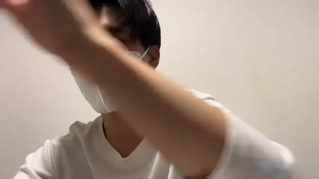 Snapshot of Lio_kun chatting on 10/27/25, 01:04 Lio kun online show from 10/27/25, 01:04