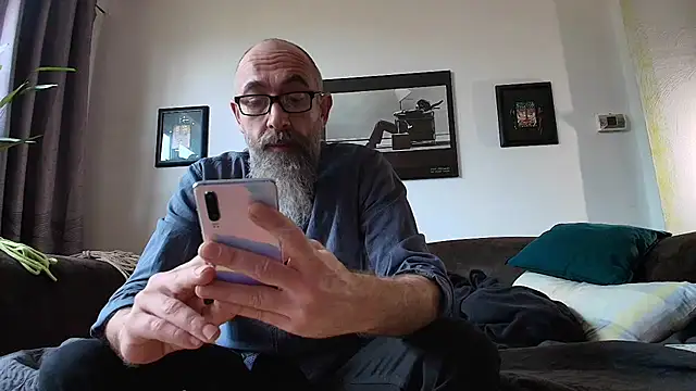 Snapshot of Kingsscepter chatting on 02/06/25, 01:32 Kingsscepter online show from 02/06/25, 01:32