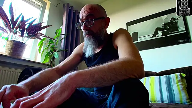 Snapshot of Kingsscepter chatting on 03/08/25, 04:06 Kingsscepter online show from 03/08/25, 04:06