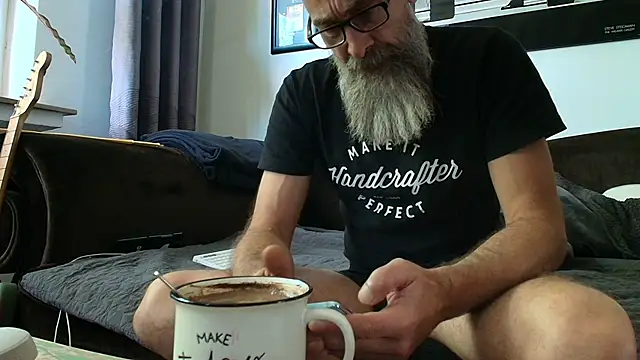 Snapshot of Kingsscepter chatting on 09/16/25, 01:23 Kingsscepter online show from 09/16/25, 01:23