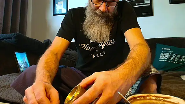 Snapshot of Kingsscepter chatting on 10/24/25, 10:11 Kingsscepter online show from 10/24/25, 10:11