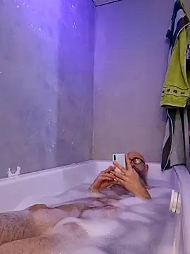 Snapshot of Kingsscepter chatting on 10/31/25, 04:19 Kingsscepter online show from 10/31/25, 04:19