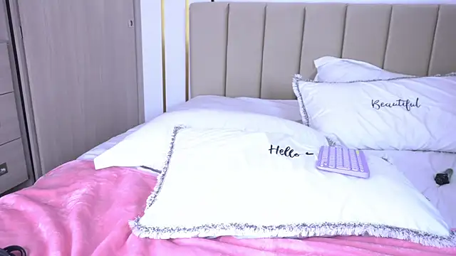 b3llaspringg online show from 03/06/25, 12:43