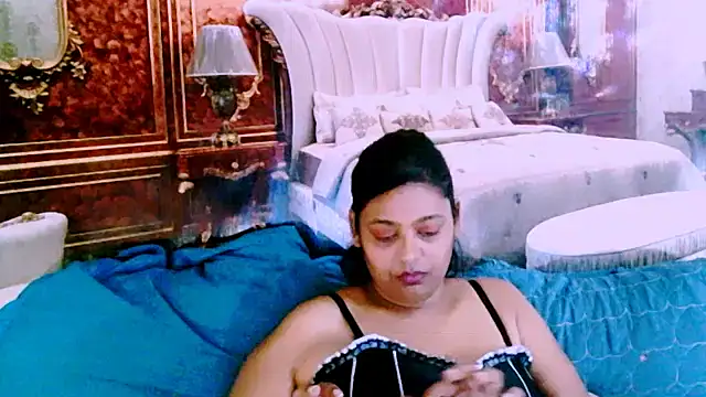 Snapshot of IndianYummy chatting on 12/15/24, 02:41 IndianYummy online show from 12/15/24, 02:41
