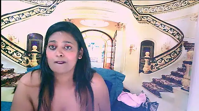Snapshot of IndianYummy chatting on 12/18/24, 10:57 IndianYummy online show from 12/18/24, 10:57