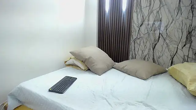 MartinaGuzmann online show from 02/15/25, 06:44