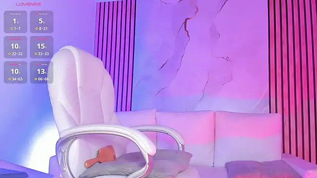 MiaCavallii  online show from 09/18/25, 04:03