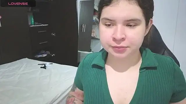 Snapshot of mandy_renzon1_ chatting on 10/14/25, 02:23 mandy renzon1 online show from 10/14/25, 02:23