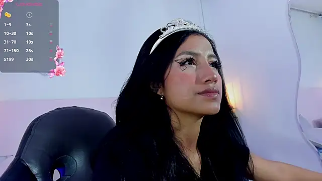 naomiii   online show from 09/25/25, 12:09