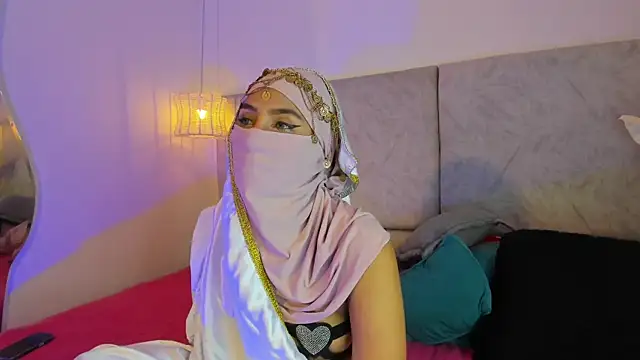 naomiii   online show from 11/11/25, 11:43