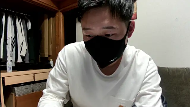 Snapshot of tuki_fu chatting on 12/29/24, 08:00 tuki fu online show from 12/29/24, 08:00