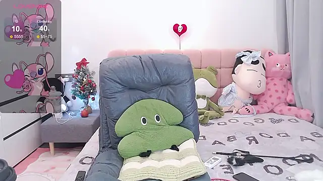 Snapshot of Xiaomi-Angela chatting on 01/05/25, 11:15 Xiaomi-Angela online show from 01/05/25, 11:15