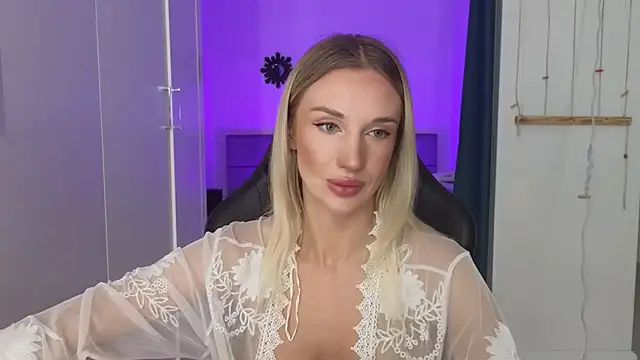 Snapshot of Megan_Kira chatting on 07/10/26, 04:39 Megan Kira online show from 07/10/26, 04:39