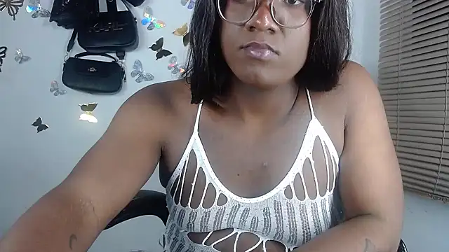 Snapshot of bigcrisblack chatting on 10/29/25, 09:00 bigcrisblack online show from 10/29/25, 09:00