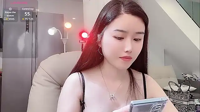 Snapshot of yoyo520- chatting on 03/14/25, 03:04 yoyo520- online show from 03/14/25, 03:04