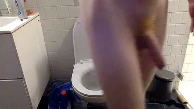 Snapshot of oktober1993 chatting on 12/21/25, 07:26 oktober1993 online show from 12/21/25, 07:26