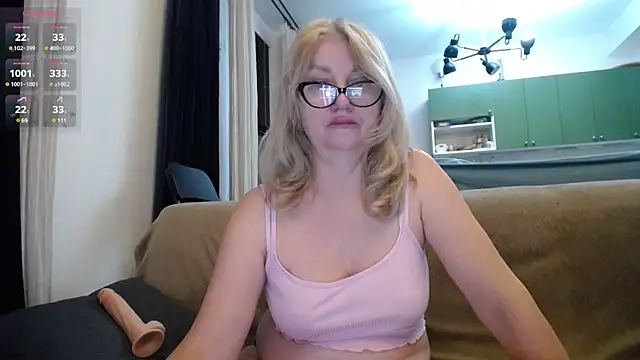 Blond Woman online show from 02/15/25, 08:43