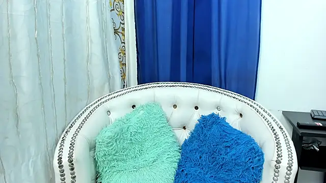 Analia18  online show from 02/18/25, 12:06