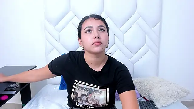 Analia18  online show from 11/14/25, 01:32